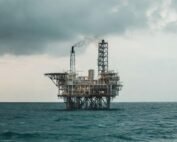H2S removal on offshore platforms